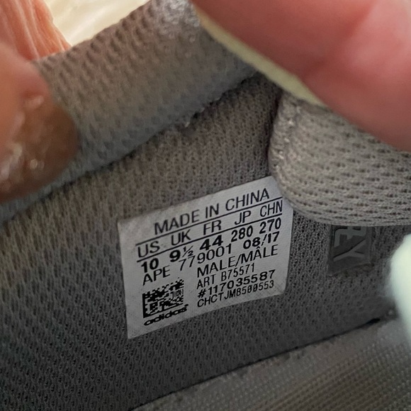 ADIDAS YEEZY Boost 700 Wave Runner (2017) - Picture 4 of 15